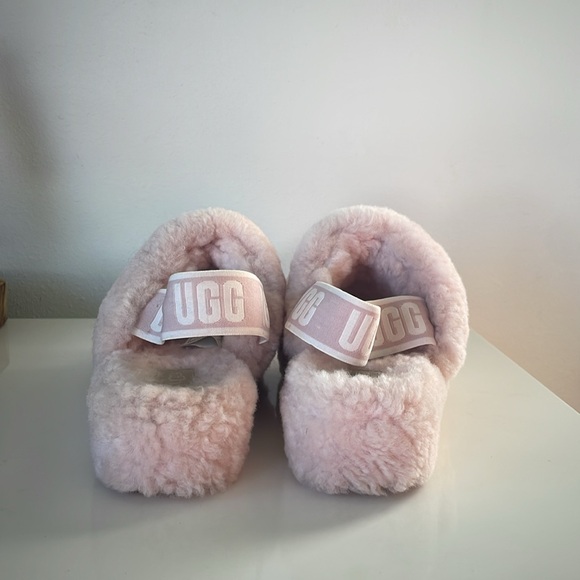 UGG Fluff Yeah Slide Seashell Pink Slippers -Women's size 6 Good Used Condition - Picture 2 of 4